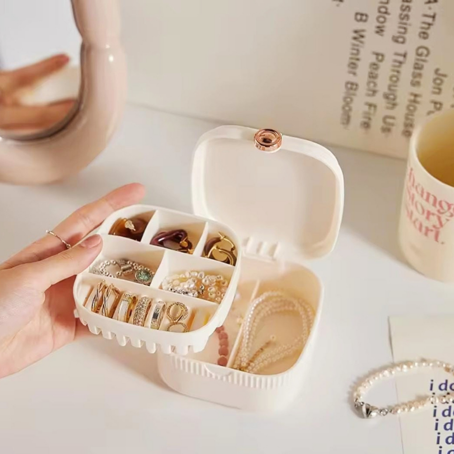 Portable jewellery organizer