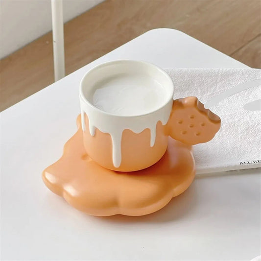 Bite biscuit cup and saucer set