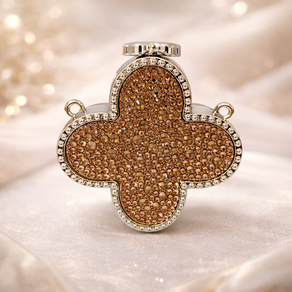 Clover Stoned Clutch